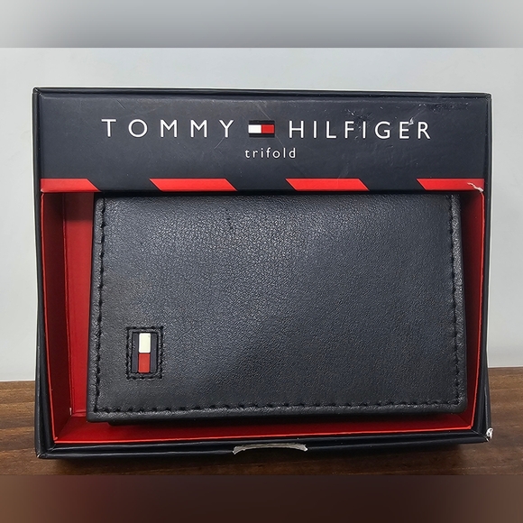 Tommy Hilfiger Men's Black Leather Trifold Wallet New In Box - Picture 1 of 11